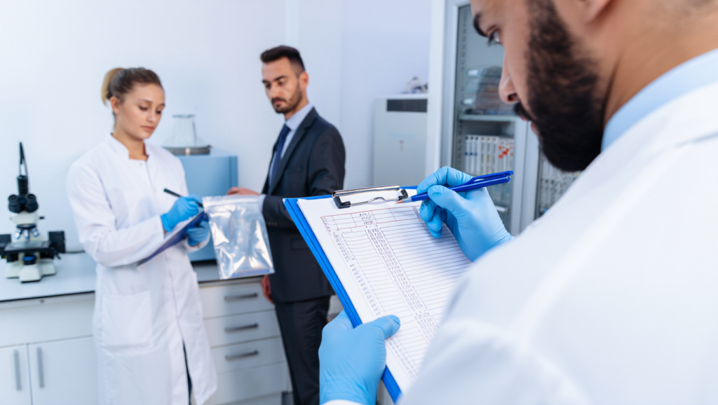 Экология: состояние воздуха и воды, стихийные свалки, озеленение и контроль - иллюстрация